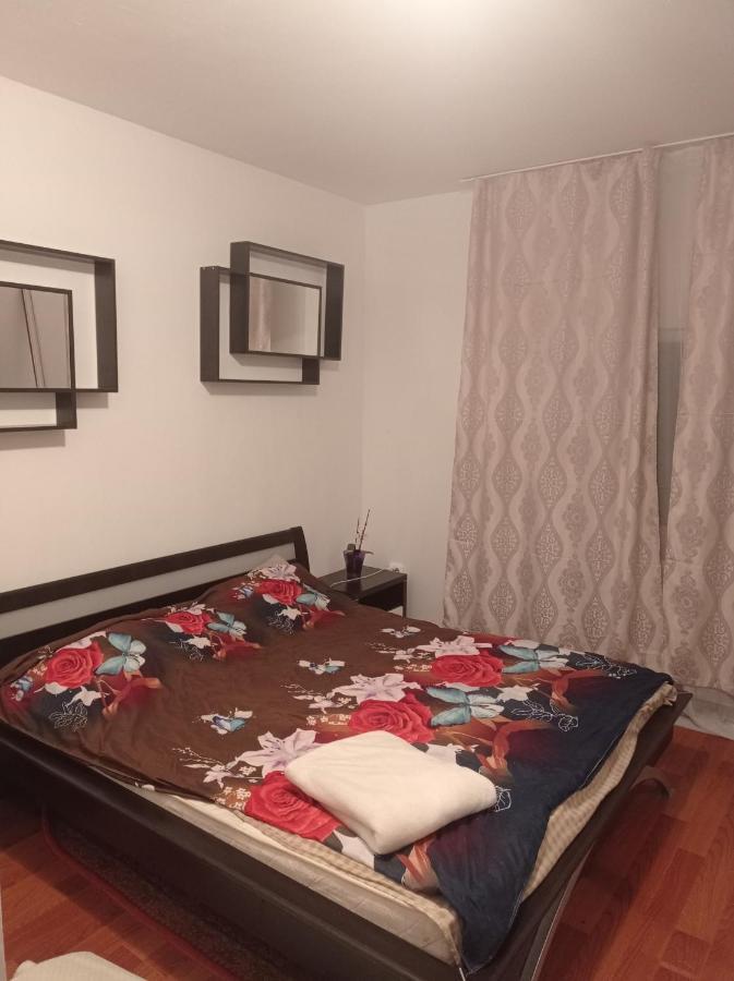 Apartament Bed and Breakfast Floreşti Buitenkant foto