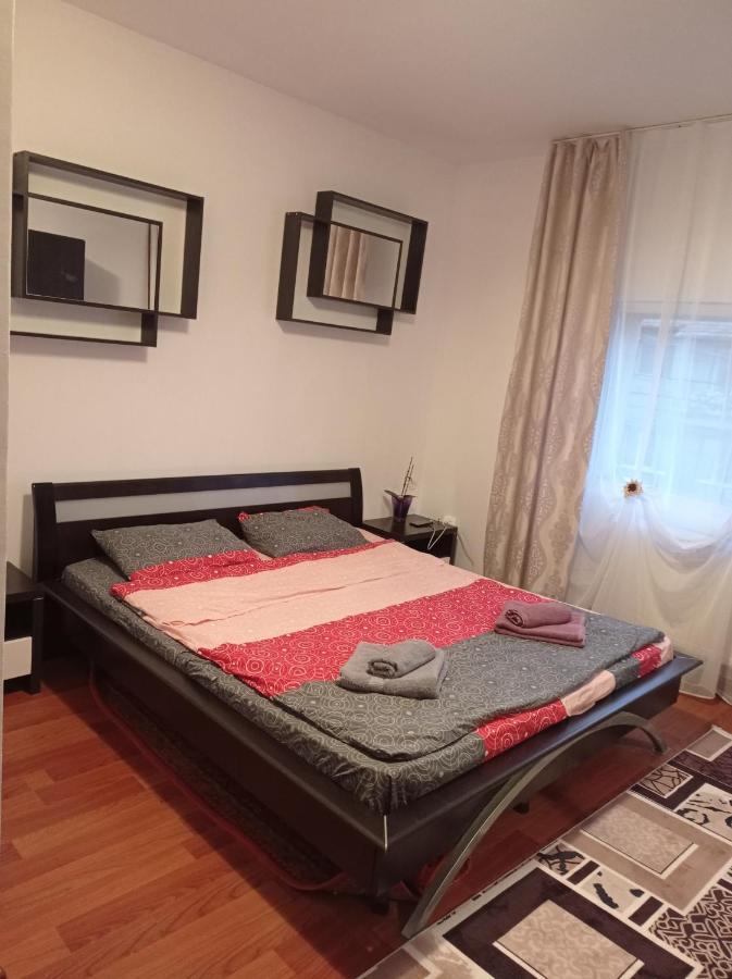 Apartament Bed and Breakfast Floreşti Buitenkant foto