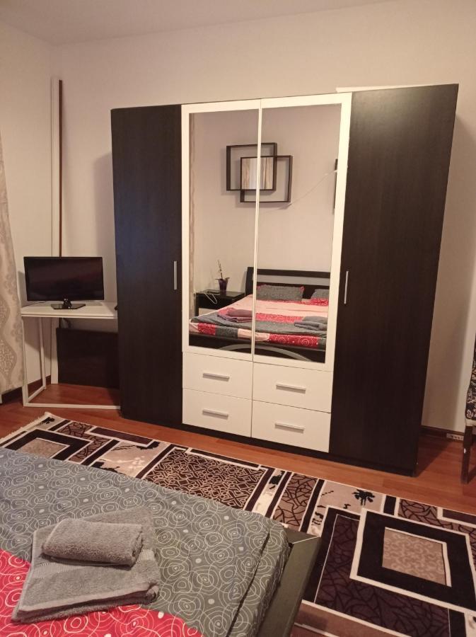 Apartament Bed and Breakfast Floreşti Buitenkant foto